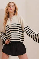 Trend Alaçatı Stili Women's Cream Crew Neck Gold Buttons Front Striped Knitwear Sweater