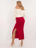 Red ribbed skirt with slit