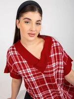 Red plaid knitted vest of larger size