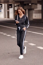 Women's tracksuit with black stripe