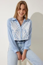 Happiness İstanbul Women's Blue Ecru Scalloped Linen Crop Shirt