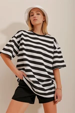 Trend Alaçatı Stili Women's Black Crew Neck Thick Striped Oversized T-Shirt