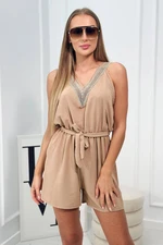 Kurzer jumpsuit with Spitze decorative camel