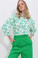 Trend Alaçatı Stili Women's Green Leaf Patterned Balloon Sleeve Linen Shirt with Hidden Pop Up