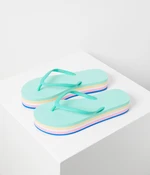 Turquoise women's flip-flops on the CAMAIEU platform