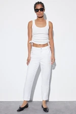 Jeansy damskie Trendyol White