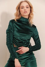 Trend Alaçatı Stili Women's Emerald Green Half Turtleneck Velvet Crop Top With Ruffles At The Sides