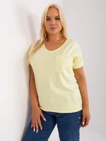 Světle žlutá dámská halenka plus size s kapsou