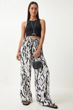 Happiness İstanbul Women's Vivid White Black Patterned Loose Viscose Palazzo Trousers