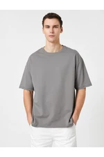 Koton Basic Oversize T-Shirt with a Crew Neck Short Sleeves.