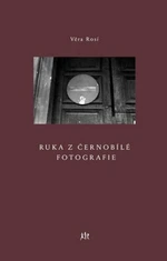 Ruka z černobílé fotografie - Věra Rosí