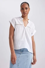 DEFACTO Crop Crew Neck Short Sleeve Blouse