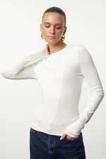 Trendyol Ecru Fitted/Fits the Body Carioca Seam Detailed Crew Neck Flexible Knitted Blouse