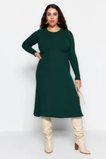 Trendyol Curve Emerald Green Crew Neck Midi pletené šaty