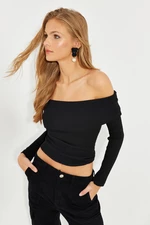 Cool & Sexy Women's Black Madonna Collar Camisole Blouse