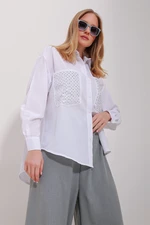 Trend Alaçatı Stili Women's White Double Pocket Trog Embroidered Terrycoton Oversize Shirt