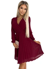 Numoco pleated dress with long sleeves and neckline