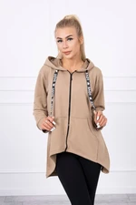 Sweatshirt with a longer back and a camel hood