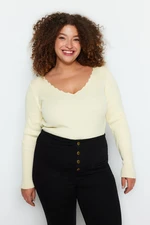 Trendyol Curve Ecru V-Neck Fitted Blouse with a Rivet Knitwear