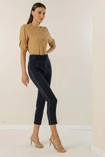 By Saygı Trousers with a belt at the waist, side pockets and a stripe.